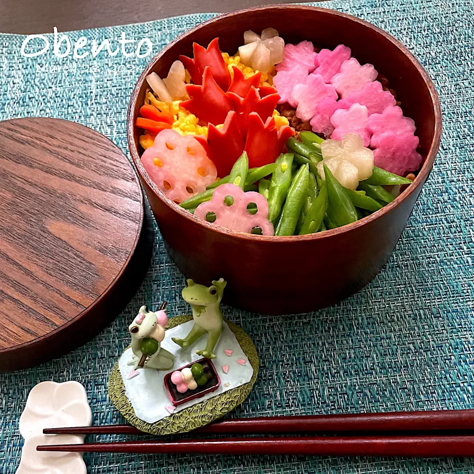 大豆ミートそぼろで三色丼弁当🍱😋|まぁちゃんさん