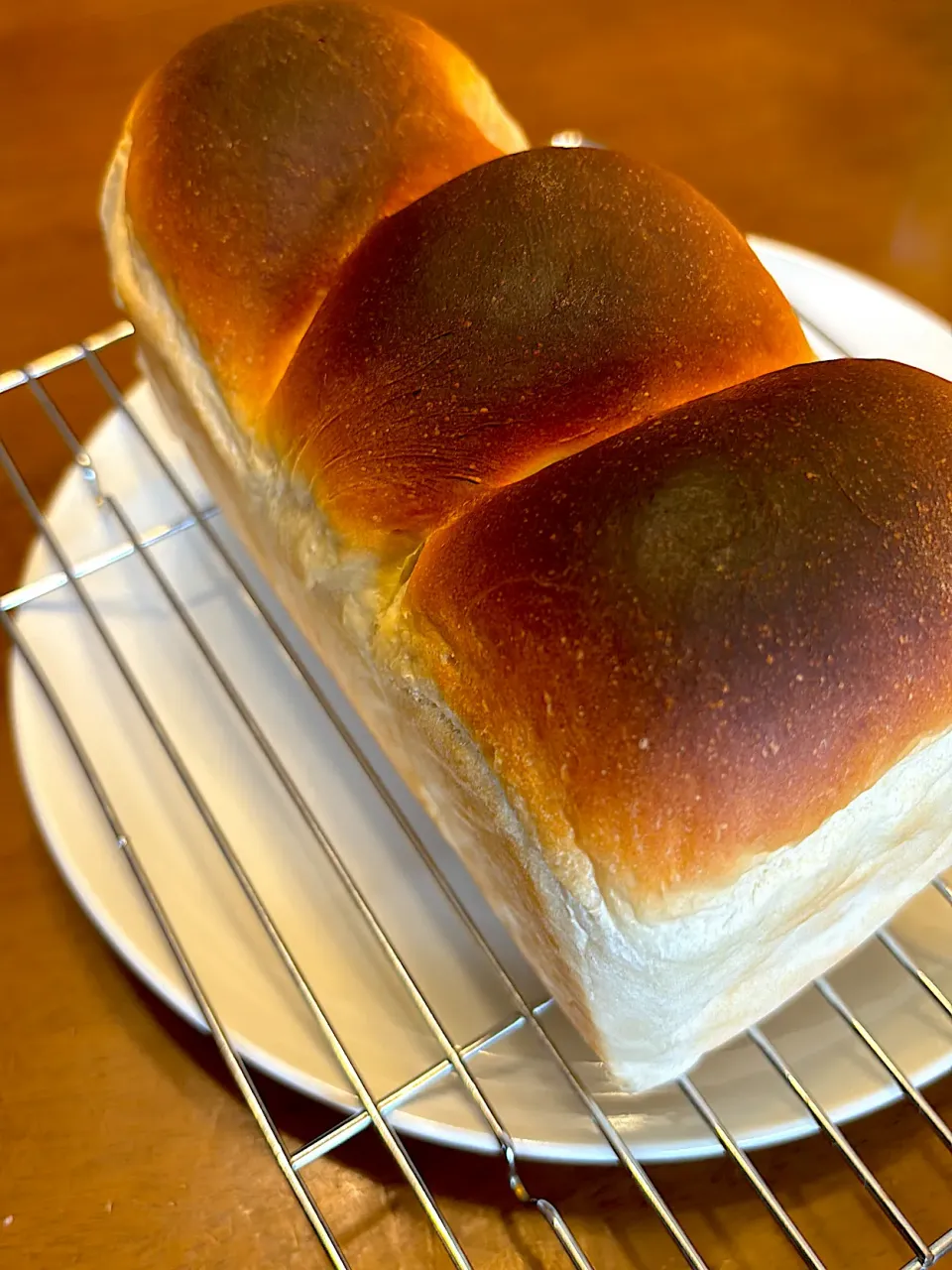 Snapdishの料理写真:山型食パン🍞焼き上がり|masaさん