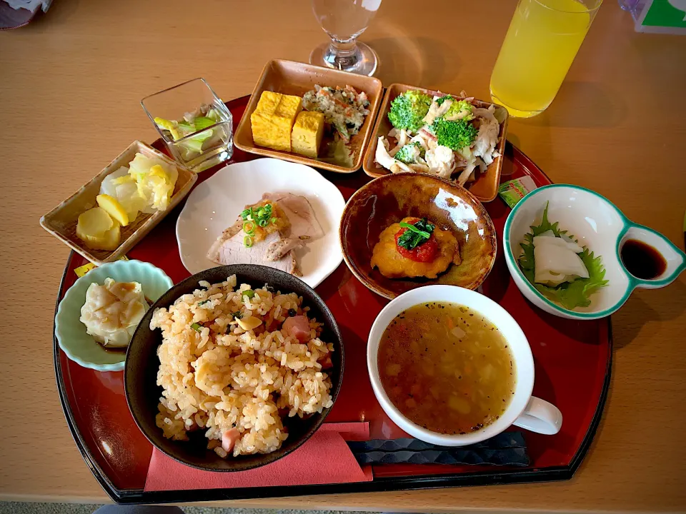 2024/3/19 朝霧カントリーの昼食はバイキング🥗|ひーちゃんさん