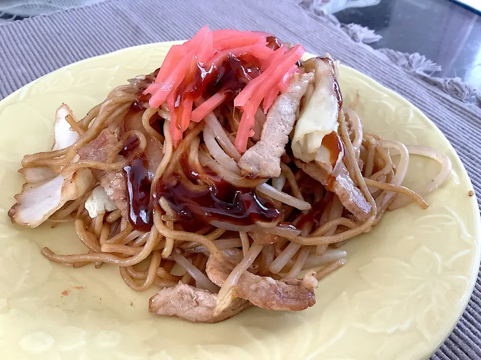 ソース焼きそばには紅生姜が似合う😋|アライさんさん