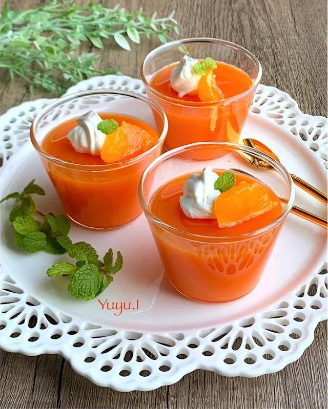 Snapdishの料理・レシピ写真:キャロットジュースのオレンジゼリー🍊🥕｜夏休み！ できるだけ簡単にひんやりおやつ作り♪