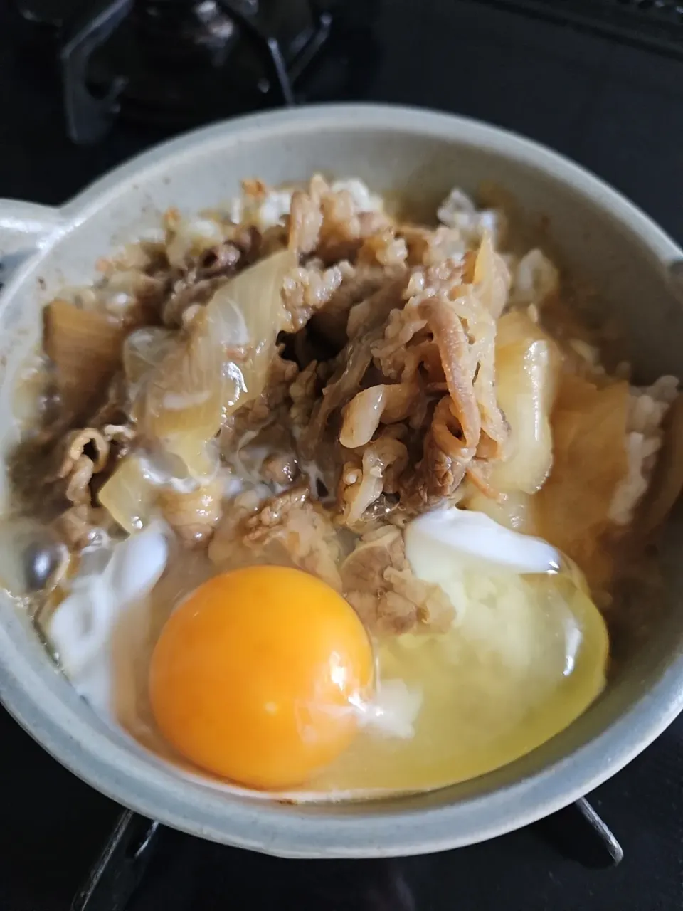 ☆アレンジ☆チーズと卵を入れ胡麻油で石焼牛丼|ｼｮｺﾗさん