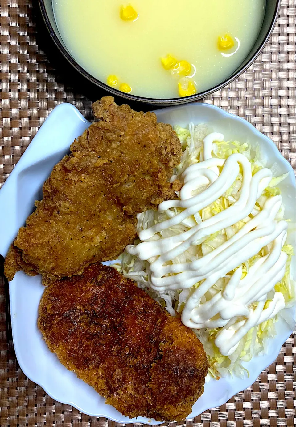 フライドチキンとクリームコロッケ🌽|すくらんぶるえっぐさん