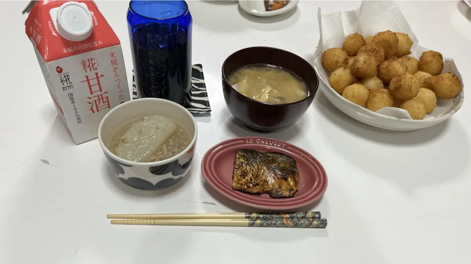 Snapdishの料理写真:晩御飯☆大根の甘酒煮そぼろ餡☆鯖みりん☆うずらフライ☆みそ汁（揚げ・大根・エリンギ）|Saharaさん