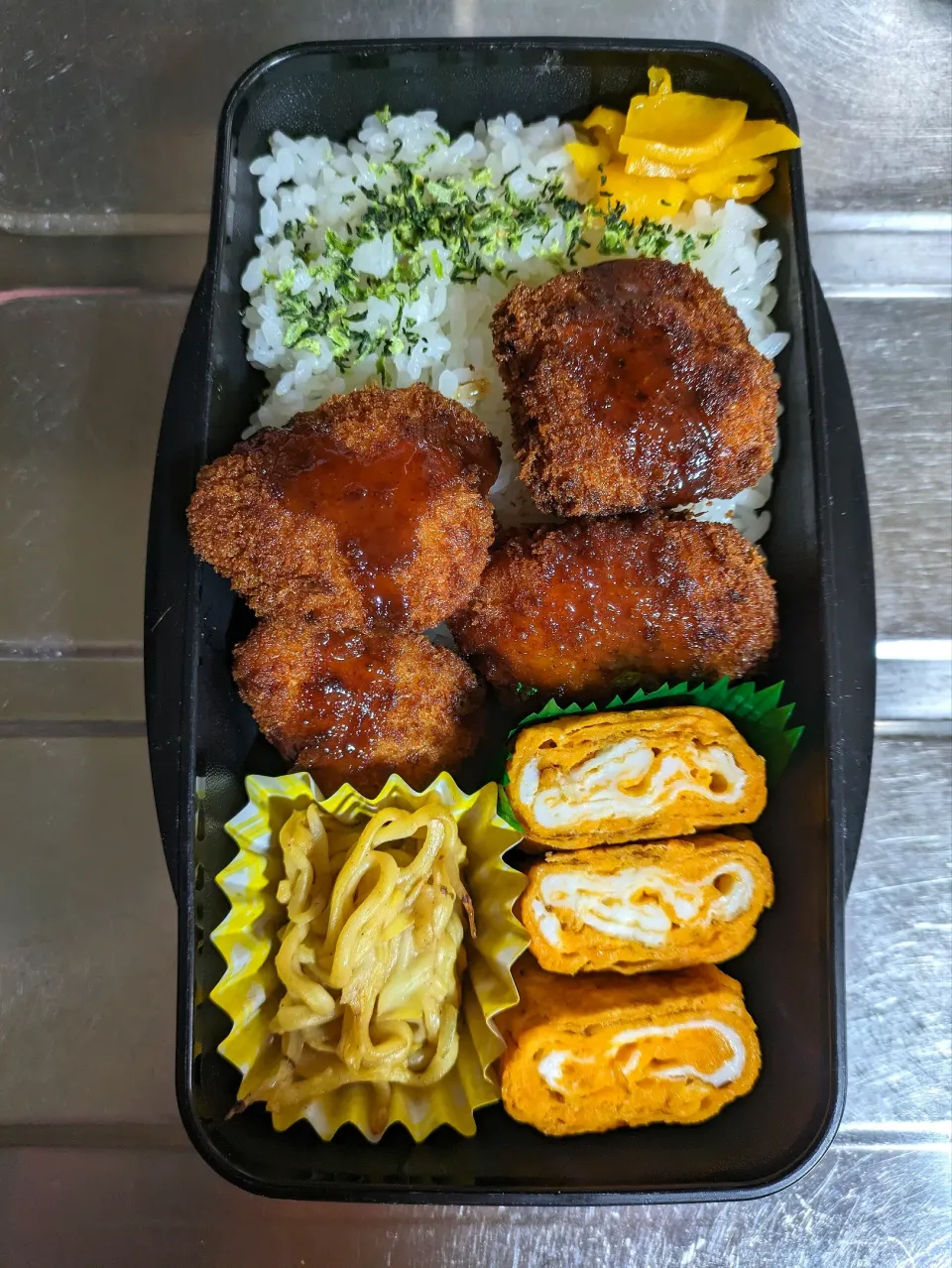 旦那弁当　2024/3/23

チキンカツ
玉子焼き
焼きそば|ユキヨメ♪さん