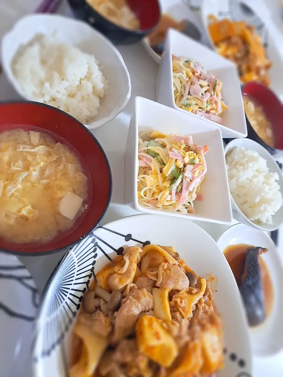 夕食(*ˊ˘ˋ*)
豚肉と厚揚げと舞茸あんかけ
銀ダラ煮
春雨サラダ
おみそ汁(豆腐、卵、油揚げ)|プリン☆さん