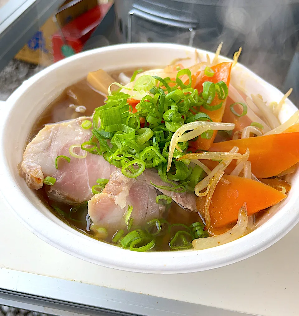 Snapdishの料理写真:旭川ラーメン（袋）|pontalさん