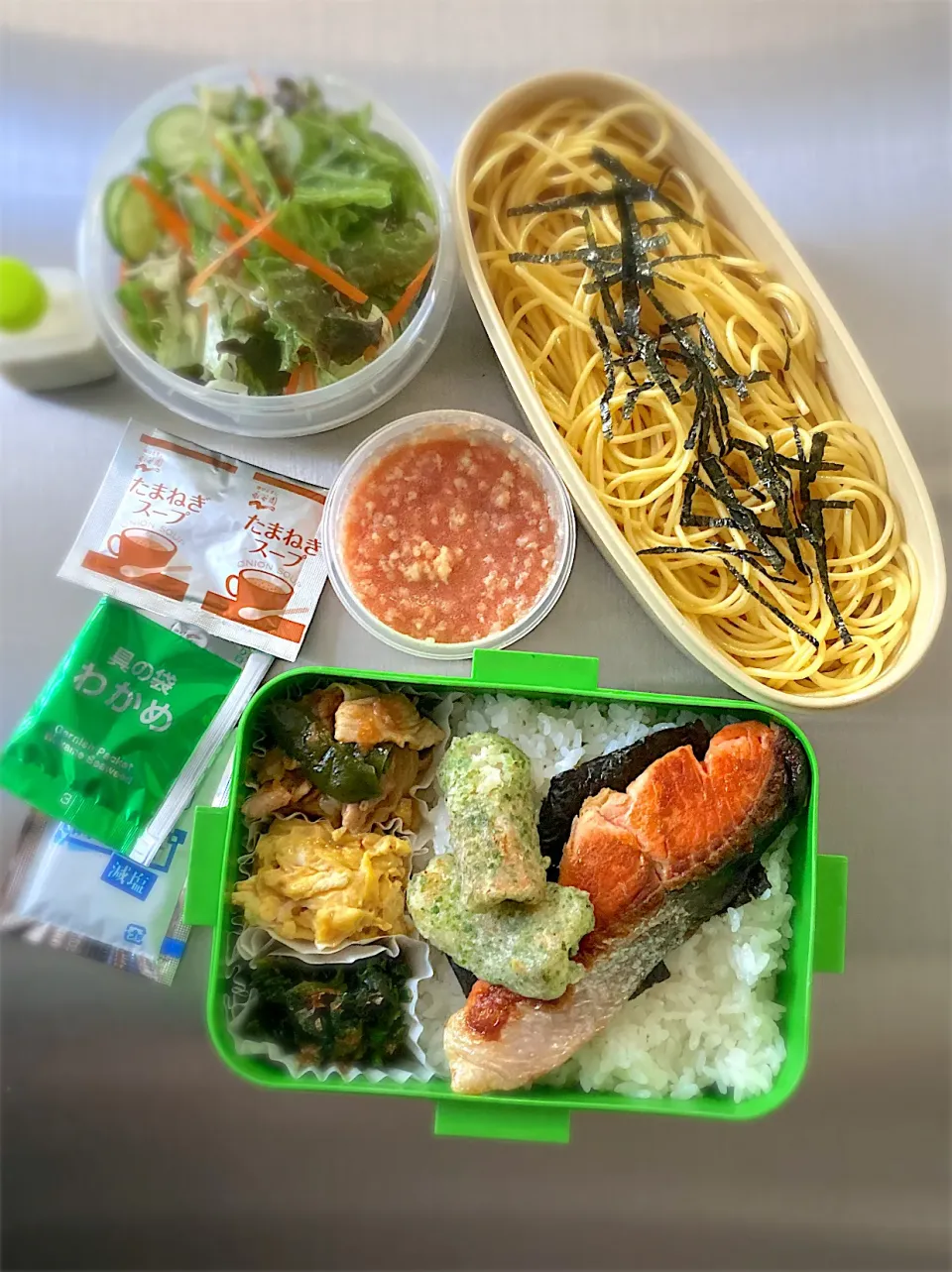 R6.3/24 sun.                                               ·͜·♡たらスパ弁当＆鮭と竹輪の磯辺揚げ弁当|hamakoさん