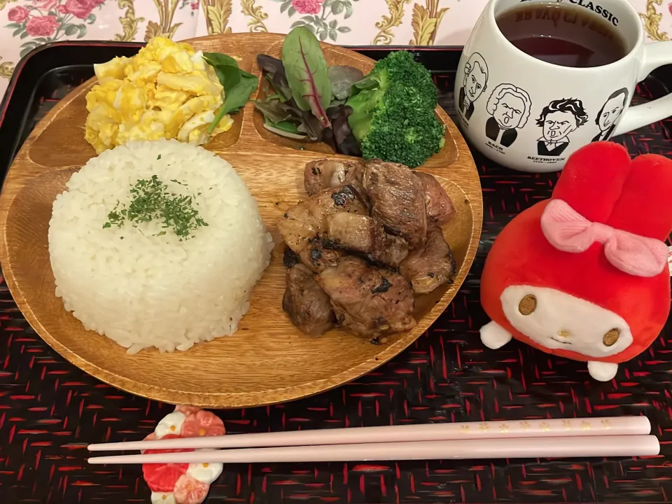 牛カルビ朝ご飯🐃✨✨|るりさん