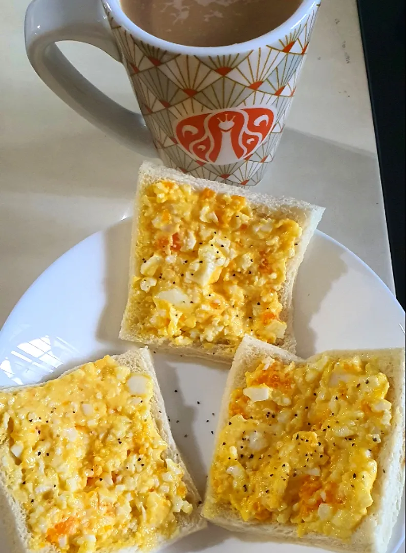 Good morning egg mayo hokkaido milk bread with latté 💕 Enjoy Sunday ⚘️☕️🥰|🌷lynnlicious🌷さん