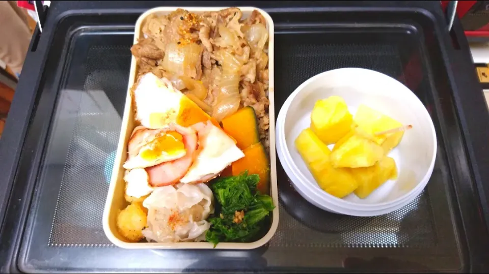 Snapdishの料理写真:3/24牛丼弁当|maimaipapaさん