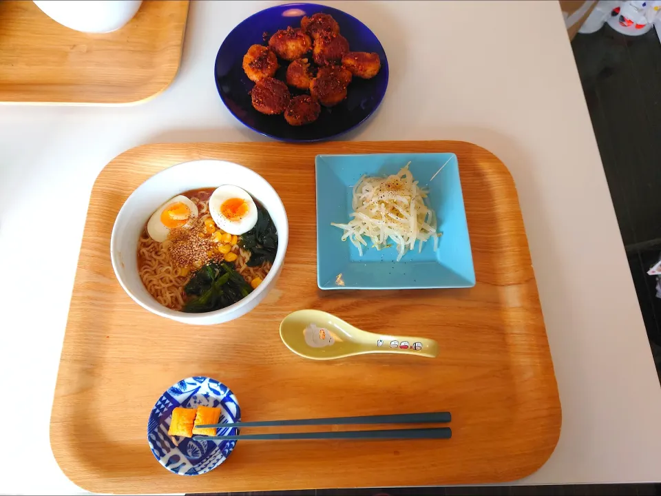 今日の昼食　チャルメラ、もやしナムル、唐揚げ|pinknari🐰🌈さん