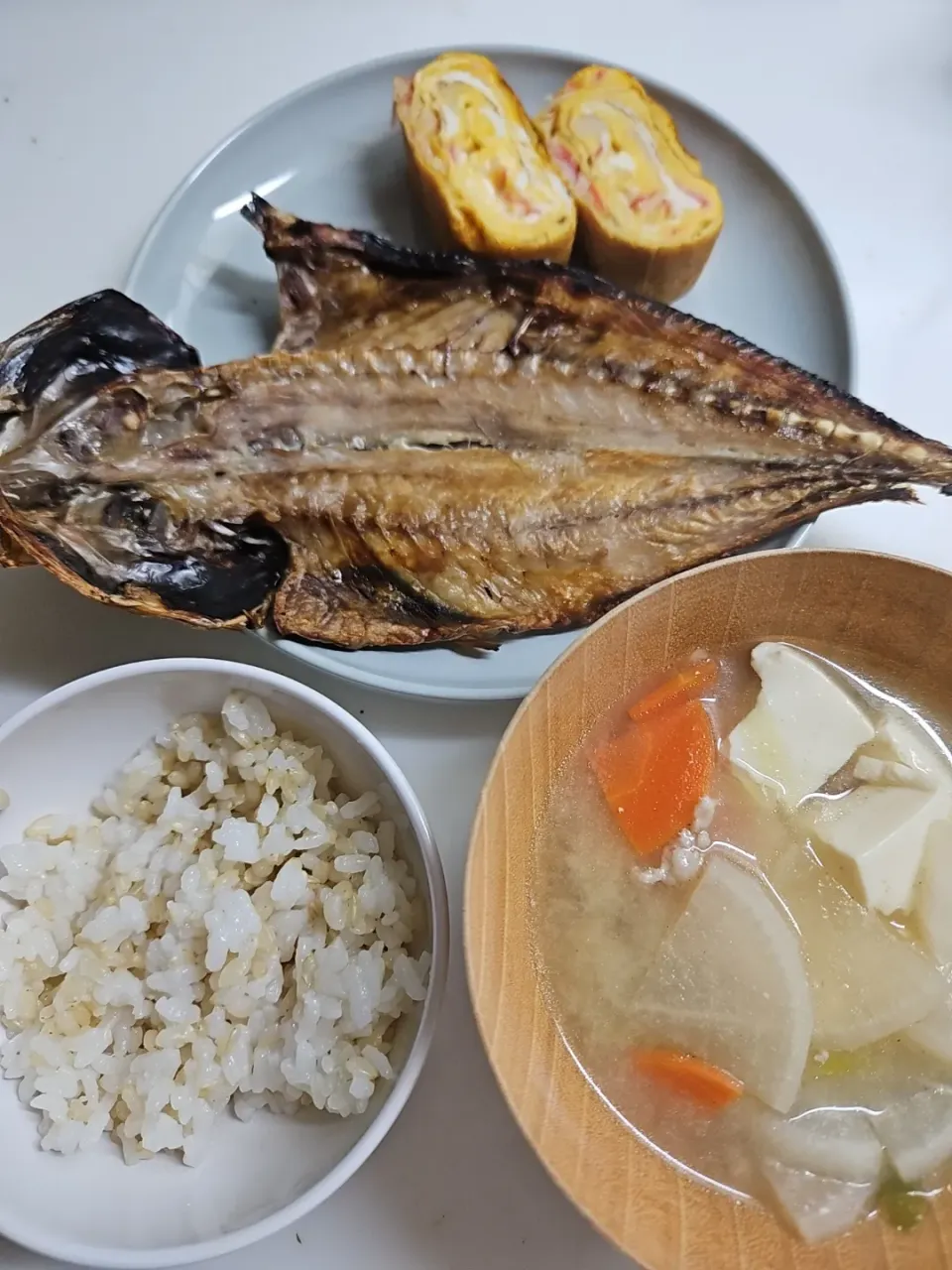 ☆夕飯☆朝ごはんみたいな夕飯。疲れた時は豚汁で栄養取って(笑)|ｼｮｺﾗさん