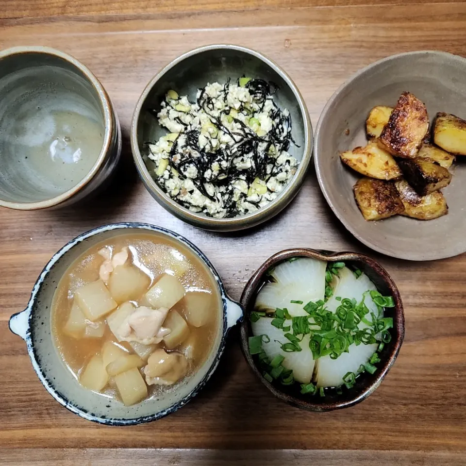 20240324
鶏と大根の煮物
蒸し新玉ねぎ
ひじきと豆腐のサラダ
味噌じゃが|noccoさん