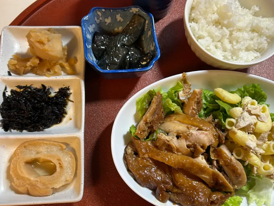 鶏もも肉のほろほろ煮　付け合わせには茄子の煮浸し　ジャガイモ　ヒジキ　車麩|バジルママさん