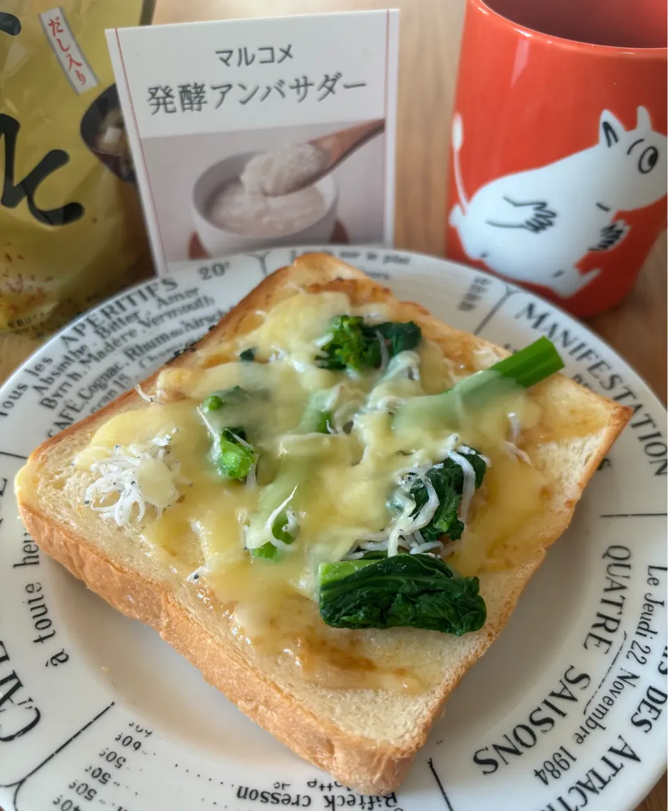 Snapdishの料理写真:しらすと菜の花の粒みそマヨトースト|ムーミンママさん