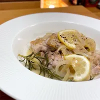 Snapdishの料理写真:鶏肉の白ワインレモン煮