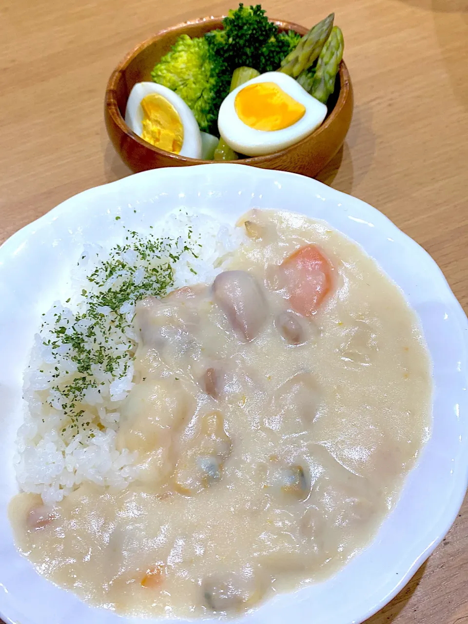 Snapdishの料理写真:子供からのリクエストでホワイトシチュー　　我が家はご飯と一緒に食べます。|りえはるさん