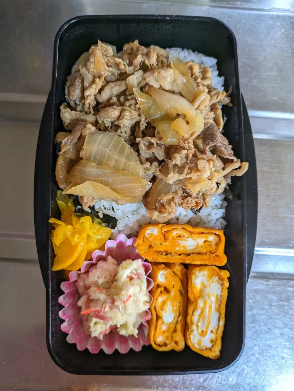 旦那弁当　2024/3/24

吉野家の牛丼
玉子焼き
ポテトサラダ|ユキヨメ♪さん