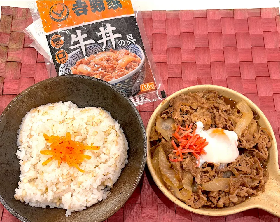 中学生息子のお昼ご飯🍚 吉野家の牛丼で牛皿温玉乗せ🥚🍚|Snow10さん