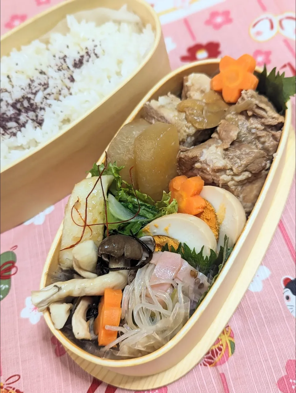 本日のお弁当〜豚ばら肉の角煮とイカと青梗菜のオイスターソース炒め弁当|f.1125beさん