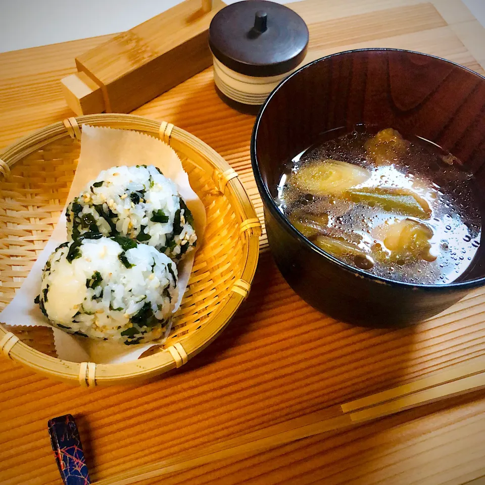 Snapdishの料理写真:芋煮とワカメおにぎり|ユミさん