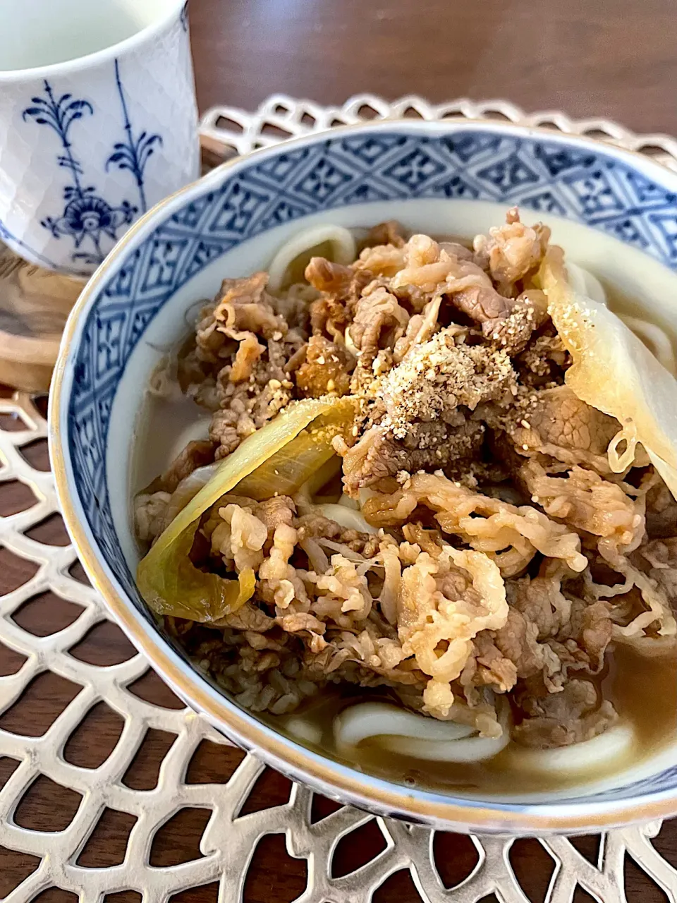 吉野家の冷凍牛丼で肉うどん|みーぬさん