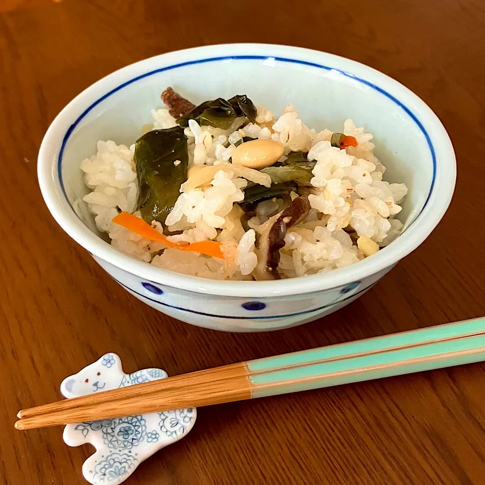 糀甘酒で春のわかめご飯🌸|せらぴんさん