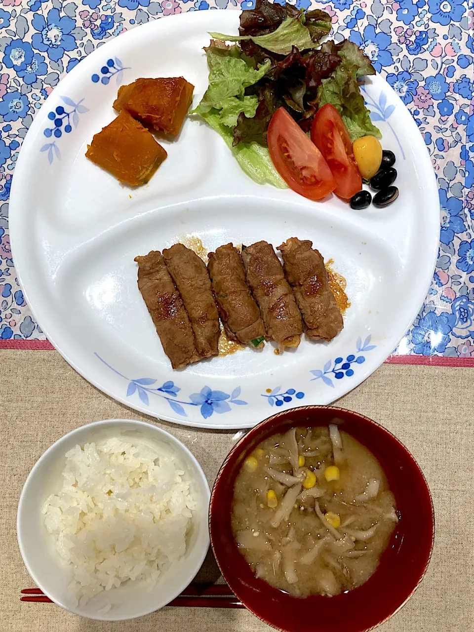 Snapdishの料理写真:アスパラ・ポテト肉巻きとカボチャの煮付け|おしゃべり献立さん