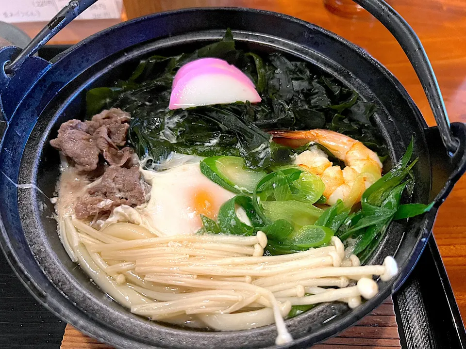 今日のお昼は寒かったので、鍋焼きうどん🍲|yokoさん