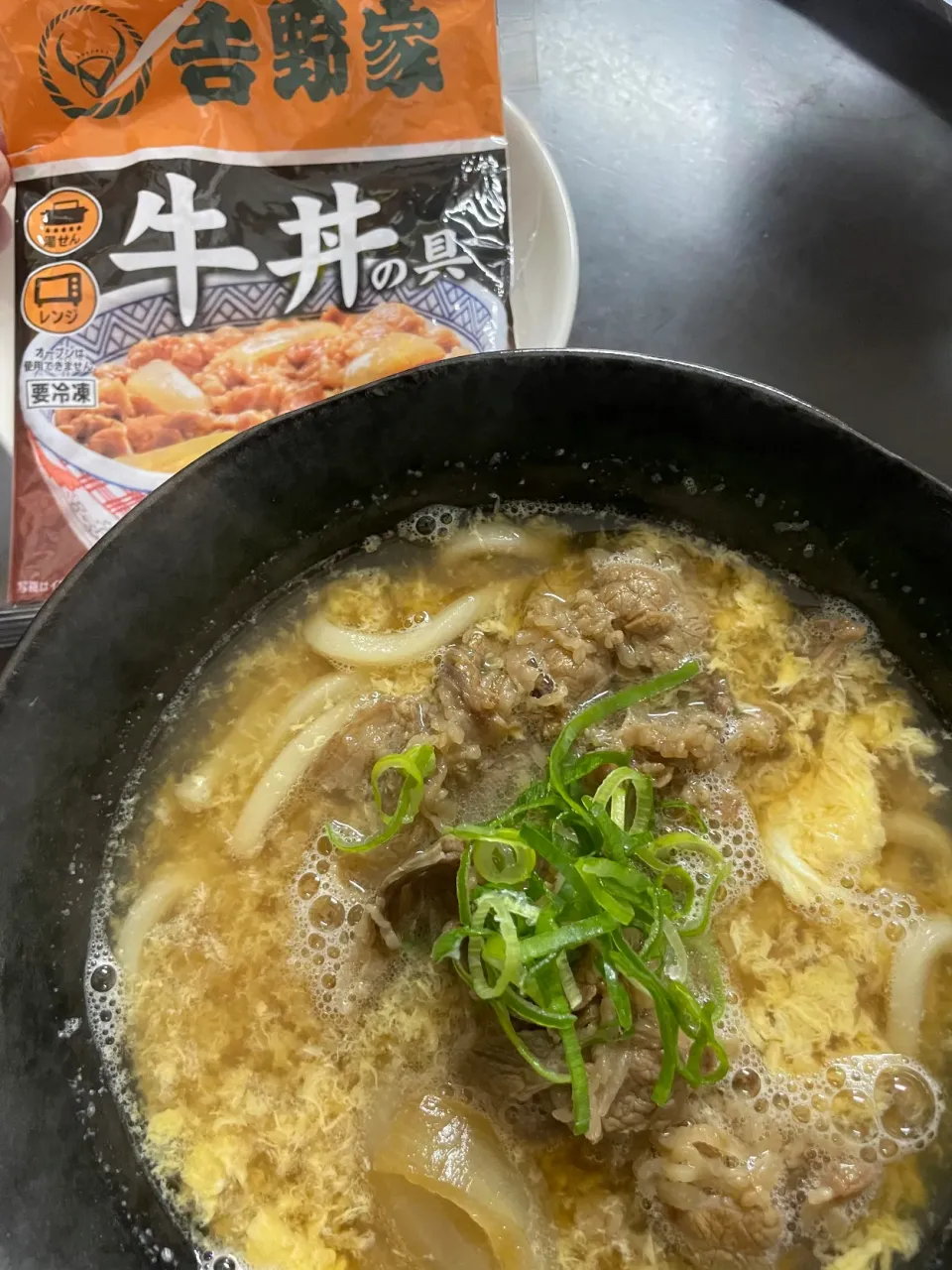 Snapdishの料理写真:卵とじ肉うどん|mikkoroさん