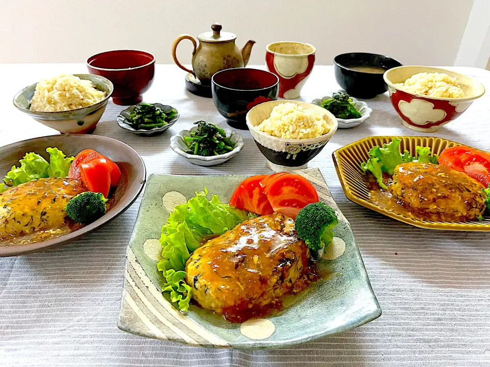 Snapdishの料理写真:豆腐とひじき入り和風ハンバーグ🍽️|ゆかりさん