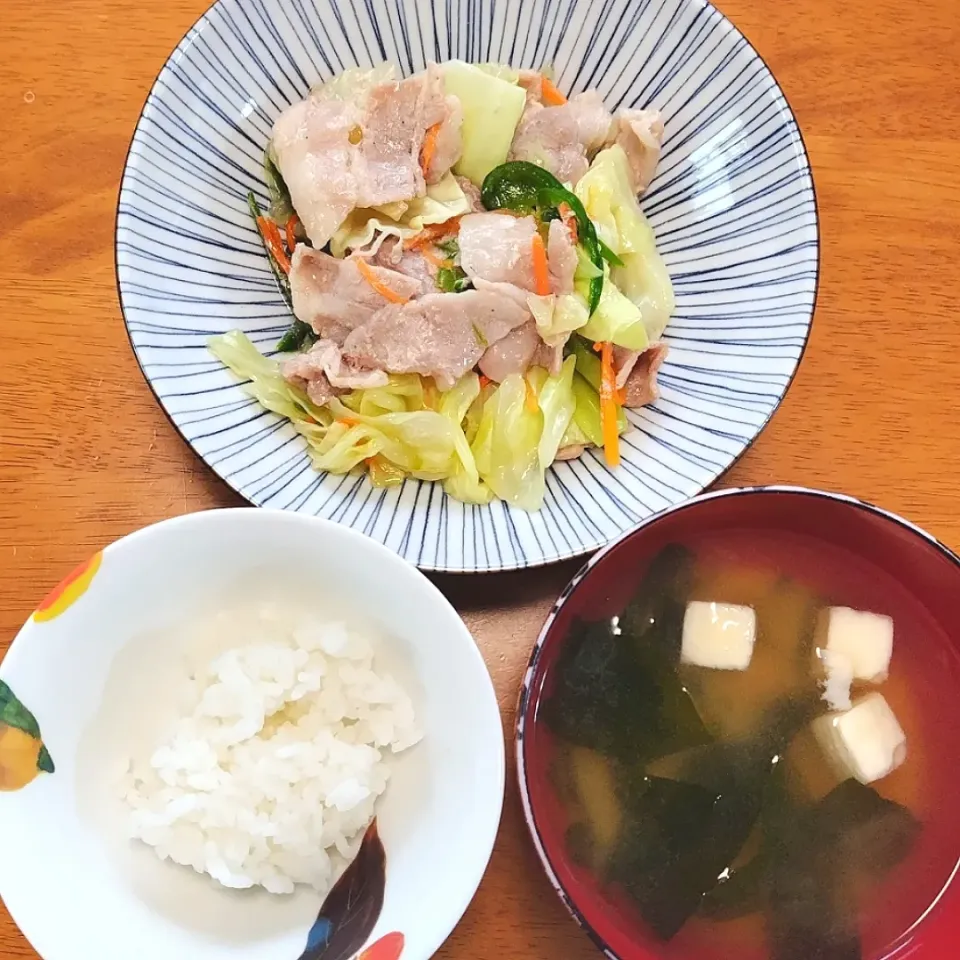 Snapdishの料理写真:2024 0325　豚バラと野菜の塩レモン蒸し　豆腐とわかめのお味噌汁|いもこ。さん