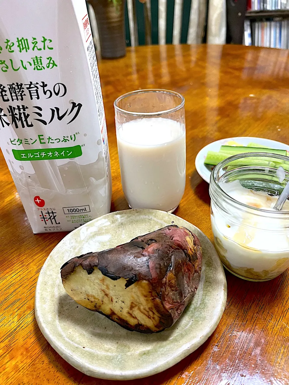 朝ごはん、焼き芋と米麹ミルク|さんだーさん