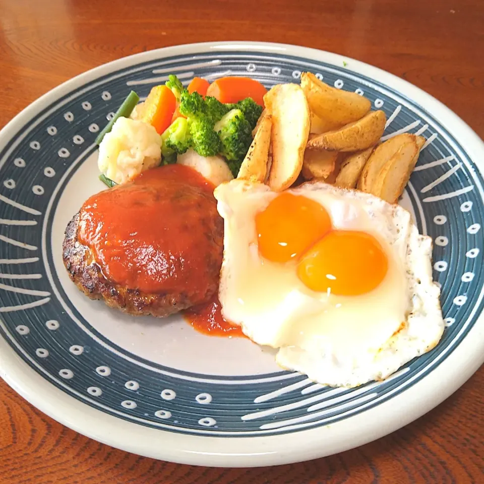 ジョイフルチーズインハンバーグ＆双子目玉焼き乗せ|ソコツモノさん