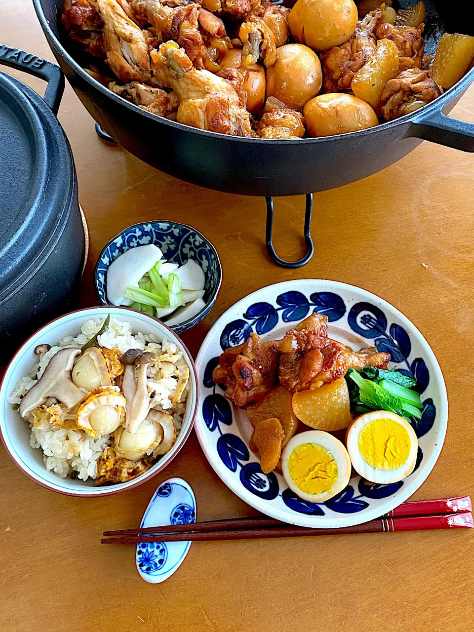 手羽元と大根の煮物　　　　　　　　　　　　　　　　ホタテときのこの炊き込みご飯|Miki (^_−)−☆さん