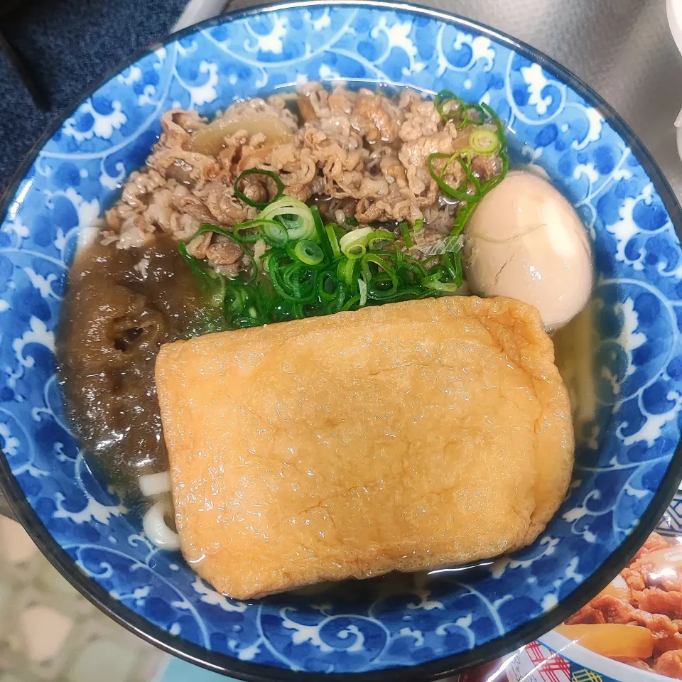 きつねとろろ煮玉子肉うどん|ともさん