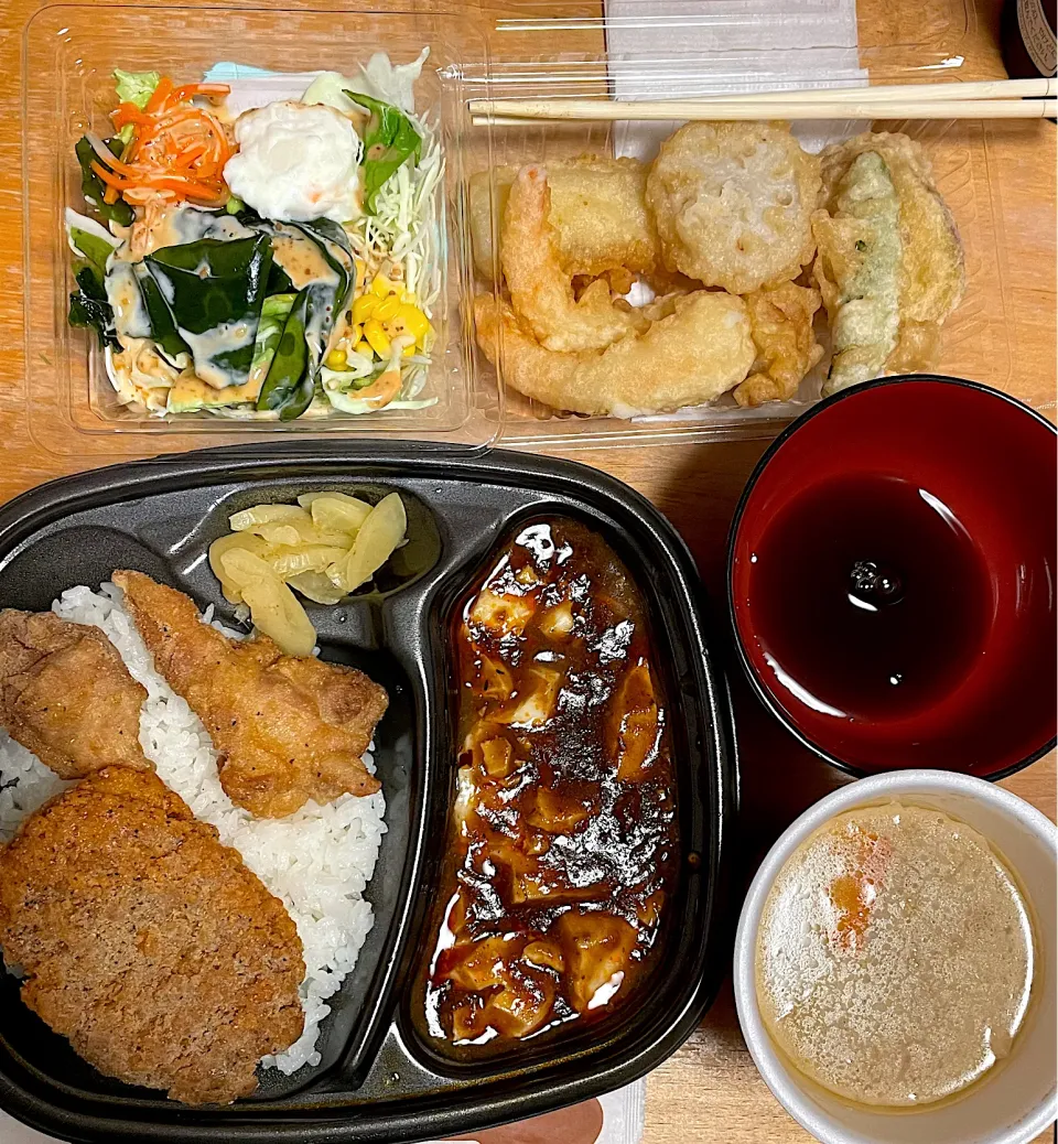 麻婆豆腐　天ぷら🍤　ほっとチキン🍗　味噌汁　サラダ🥗|るみおんさん