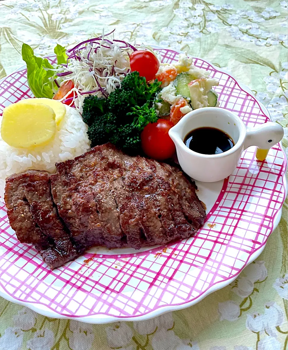 牛ランプ肉ステーキでワンプレート|サミカさん