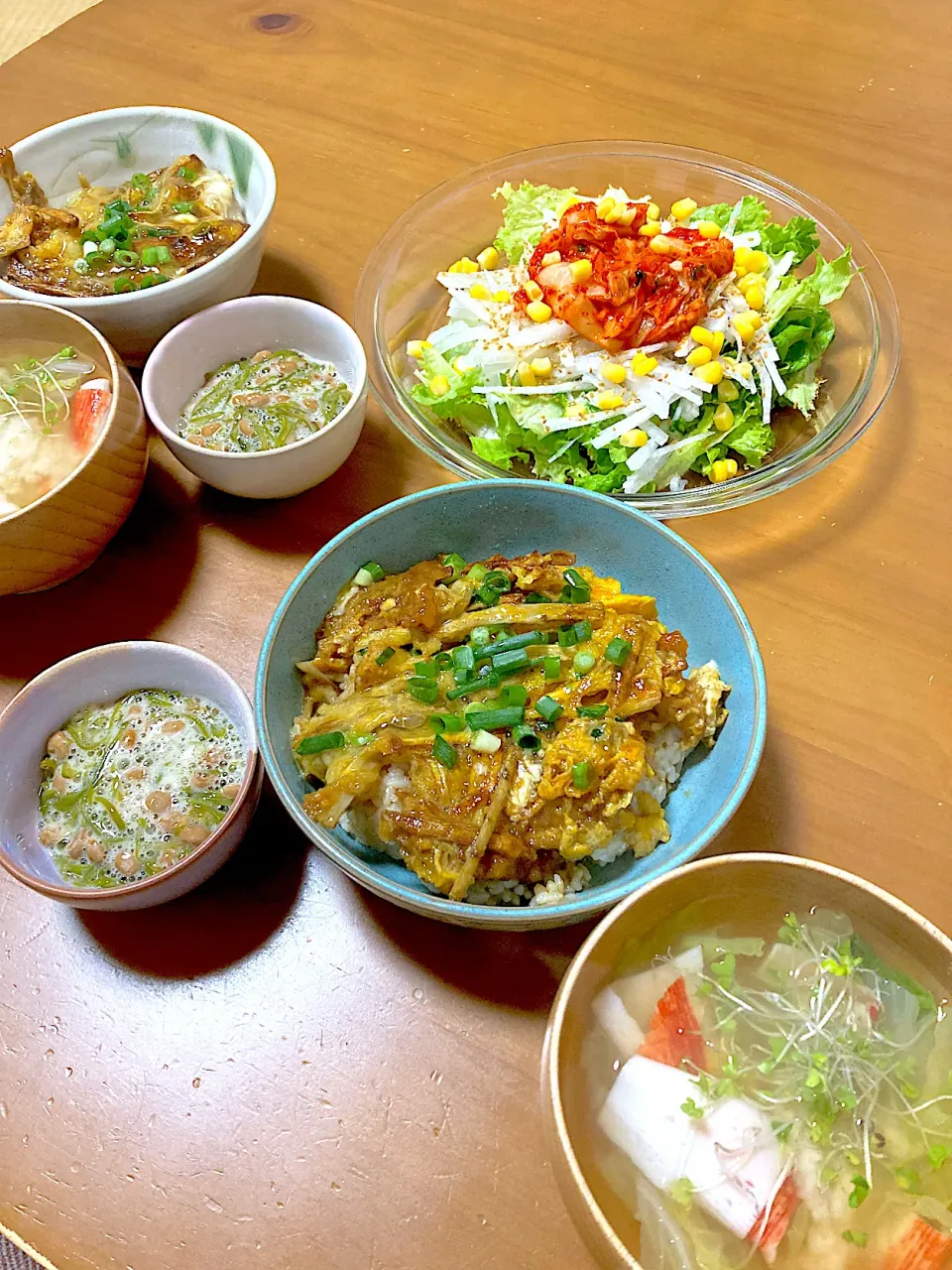 糀甘酒で揚げたてゴボ天とじ丼♡白菜とカニカマのお吸い物♡大根とキムチの粒みそサラダ♡めかぶ➕エラグ酸納豆|さくたえさん