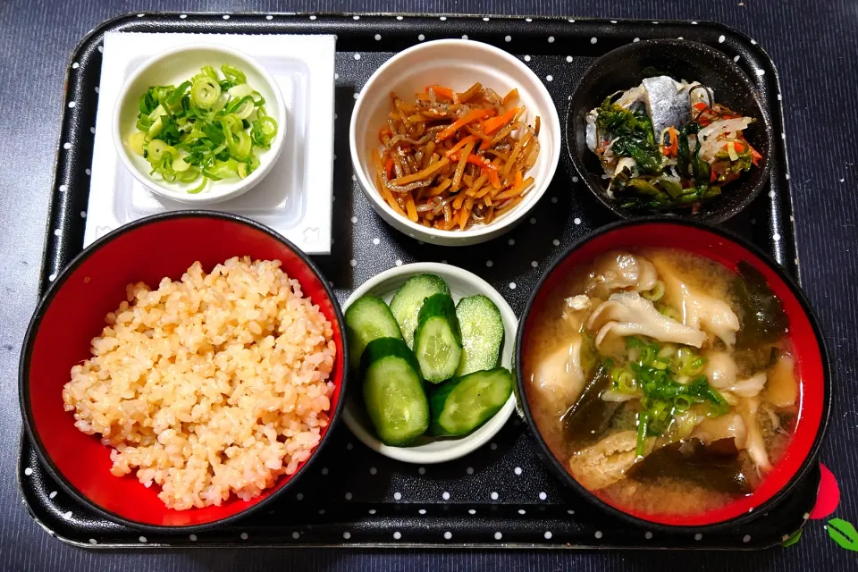 今日の朝ごはん（玄米ごはんににしん菜の花、きんぴらごぼう、納豆、舞茸のみそ汁、きゅうりのぬか漬）|Mars＠釜飯作り研究中さん