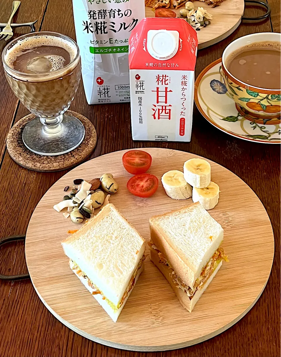 Snapdishの料理写真:朝ごはん♯オムレツサンド♯糀甘酒♯糀ミルクコーヒー|小松菜さん