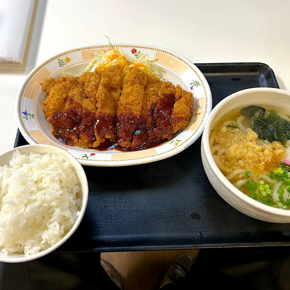 小倉出張でヤング定食😋|すかラインさん