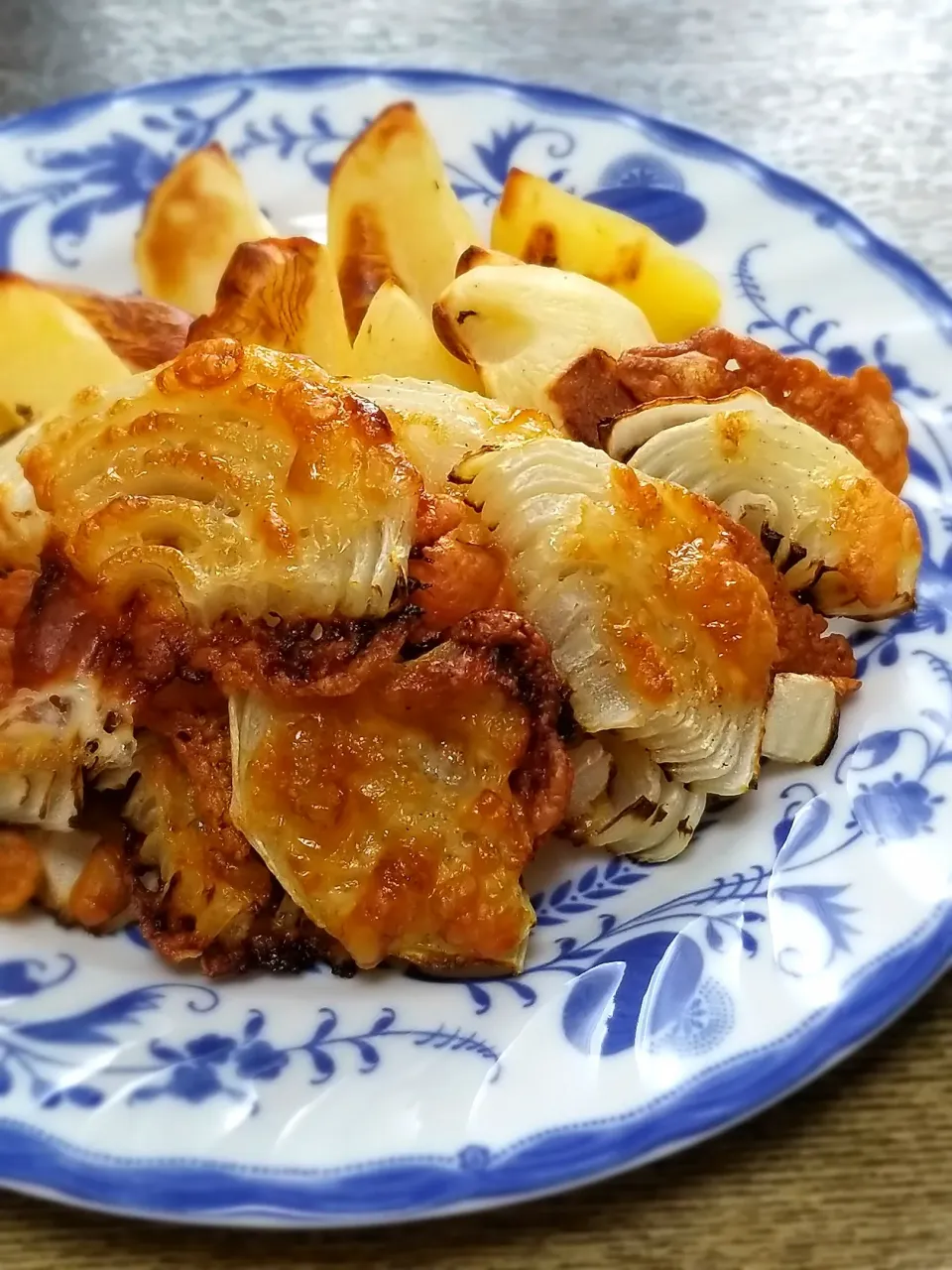 ローストポテトと玉ねぎのチーズ焼き|ぱんだのままんさん