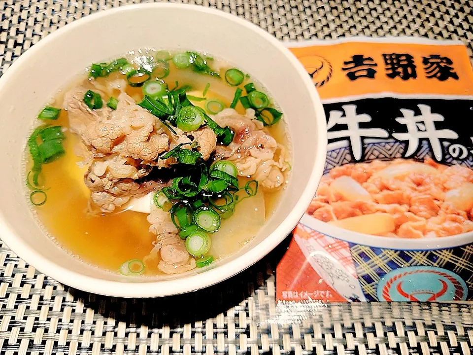 うどんスープに豆腐と牛丼の具を入れて肉すい|Bon Sutaさん