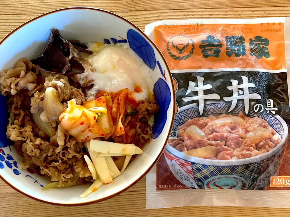 冷凍牛丼の具で温玉キムチ牛丼|ひーさん