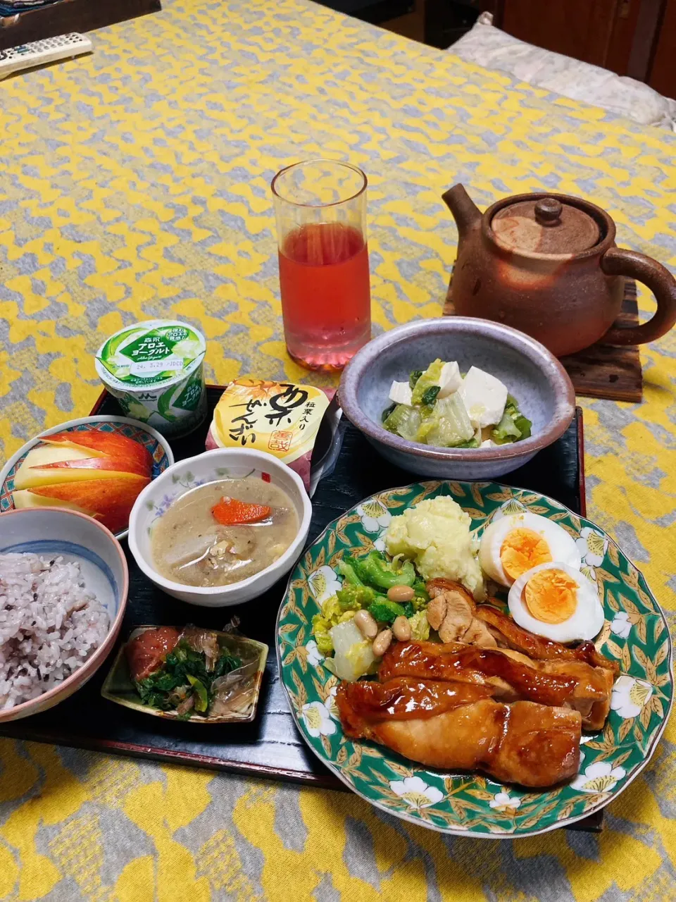 grandmaの晩ごはん☆ 今夜は鶏肉のソテー…青菜と豆腐煮…赤じそジュースをそえました|kaoriさん