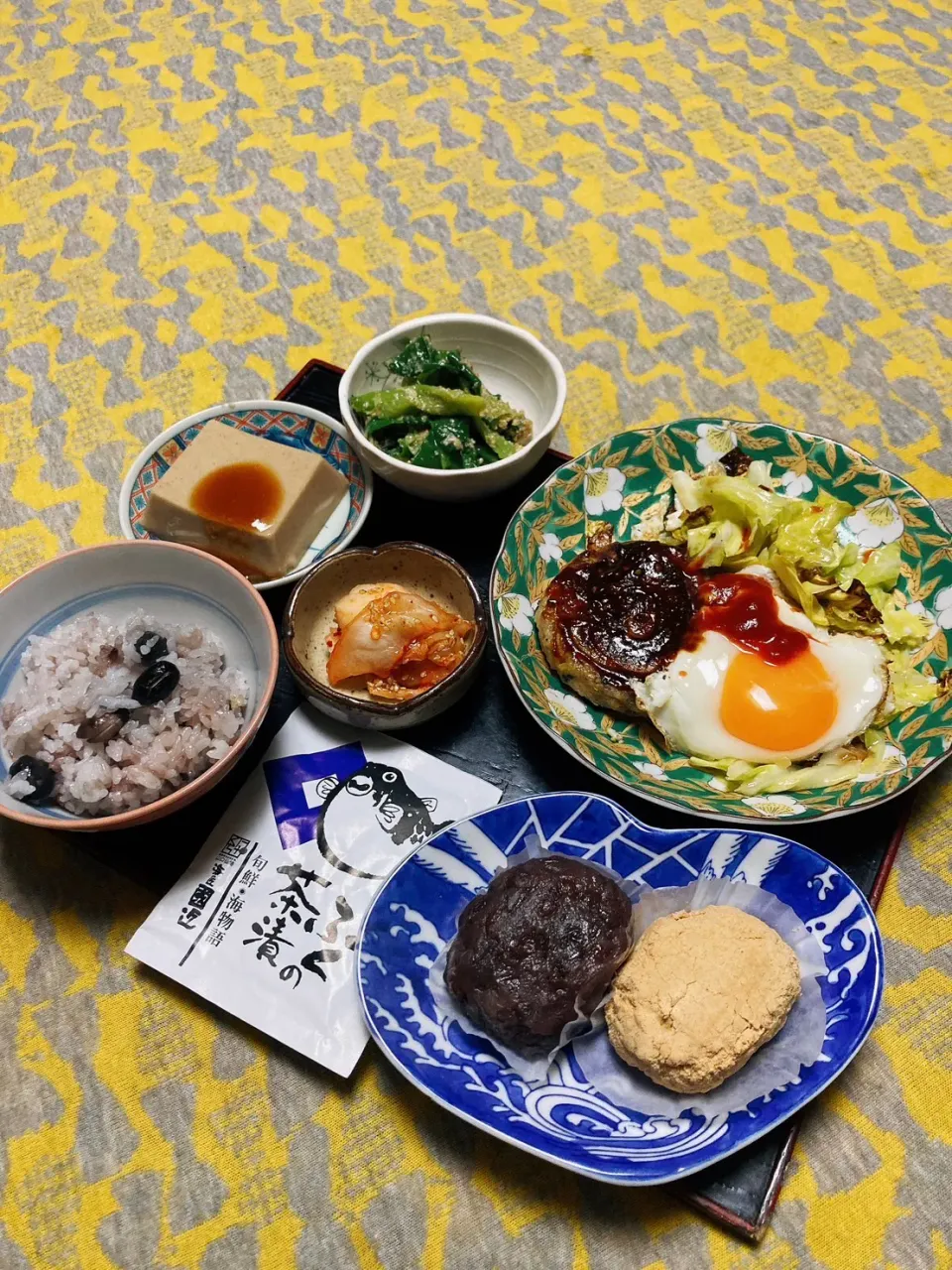 grandmaの晩ごはん☆ 今夜は簡単に冷凍のオカラハンバーグ
おはぎは、差し入れで…|kaoriさん