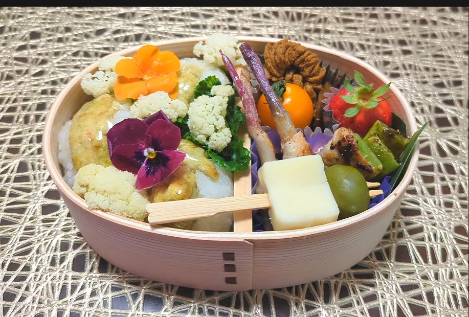 Snapdishの料理写真:🌸ＭＩＫＩ特製お花見弁当🌸|foodanalystＭＩＫＩさん