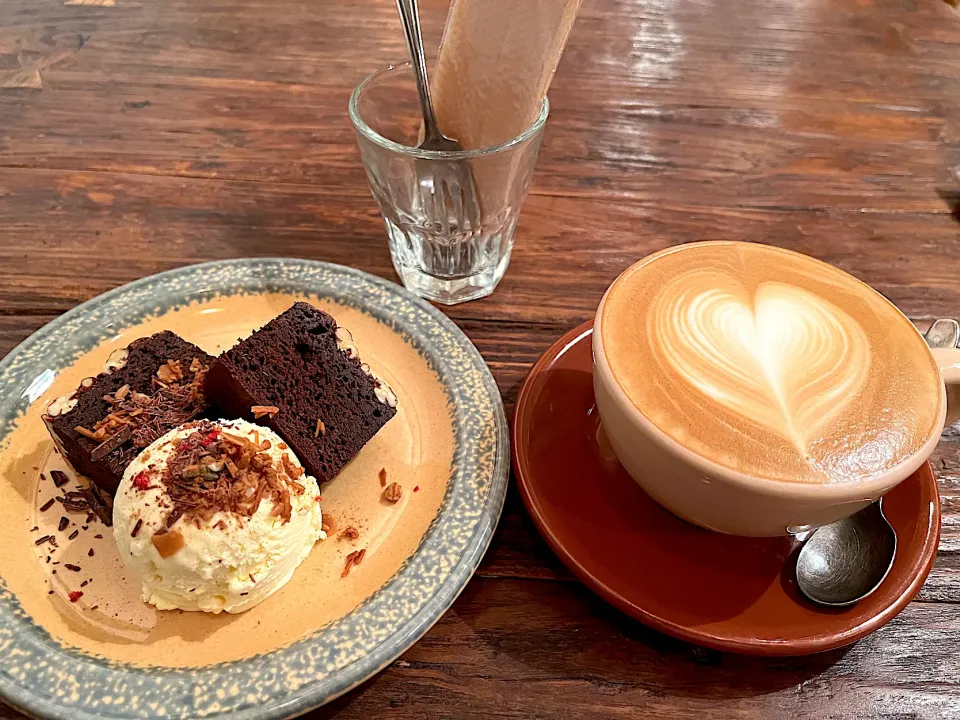 Snapdishの料理写真:カフェで一服〜☕️|えいぽんさん